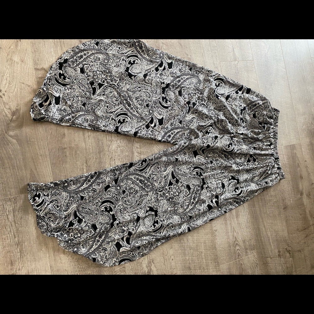 Elan Size Medium Polyester Split Front Legs Elast… - image 4